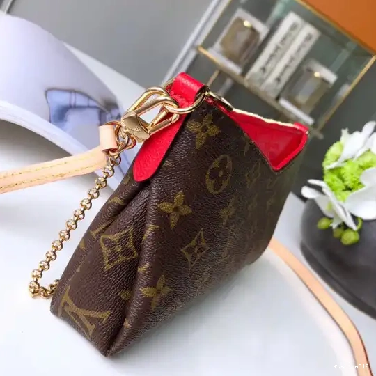 CHANELUTCH Vuitton Louis PALLAS 0424